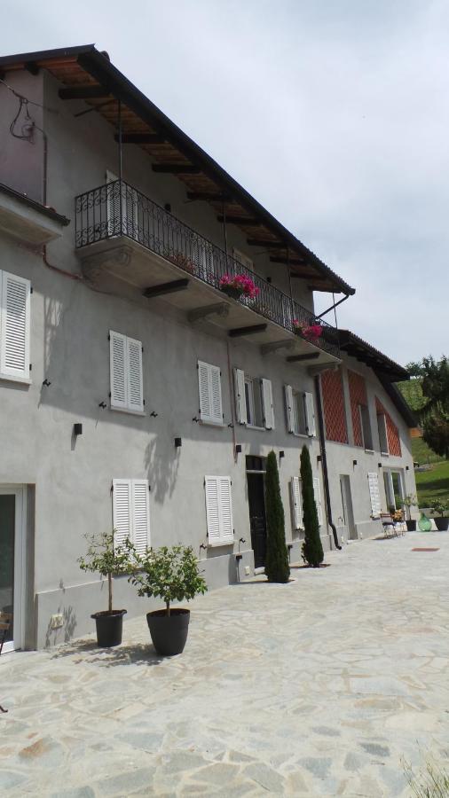 Sotto La Vigna Charm Stay Adults Only Vacation Suite Montegrosso d'Asti Exterior photo